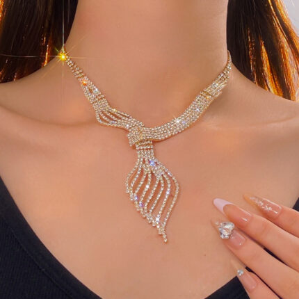 סט תכשיטי שרשרת קלוויקלה Grandeur - מושלם לחגיגות נשים.