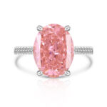 טבעת יהלום Ice Bloom בעיצוב ייחודי ומרשים, משתלבת בה eleg תוספת מענגת לכל מפרץ.