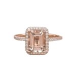 טבעת Forever Rose בעיצוב ייחודי, עם דוגמת ורד ועדינה, מושלמת לאירועים מיוחדים.